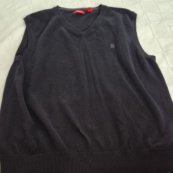 Izod Black V-Neck Vest - Picture 12 of 16